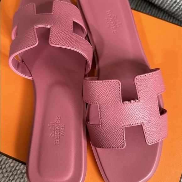 NEW HERMÈS Rose de Venise Epsom Calfskin Oran Sandals - Picture 5 of 13